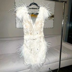 Portia & Scarlett White and Stone / Gem SHORT dress with “V” belt - Size 6